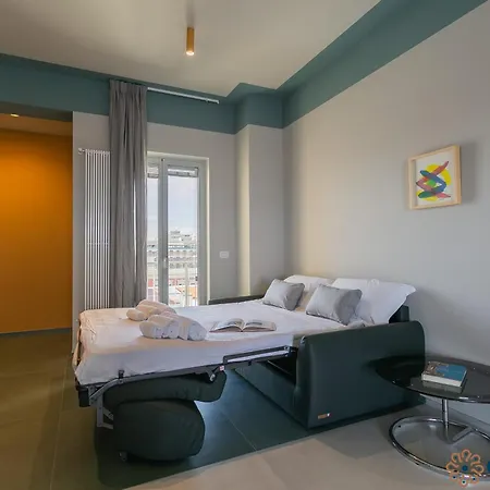 Donna Betsy By Apulia Daire *