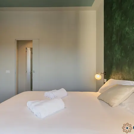 Donna Betsy By Apulia * Bari