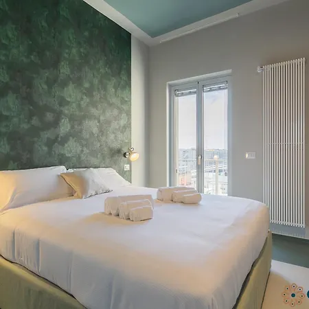 Donna Betsy By Apulia Daire *