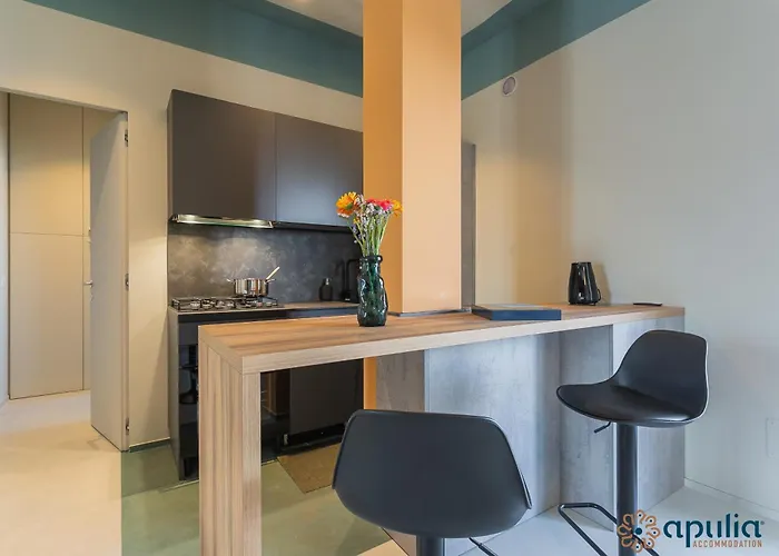 Donna Betsy By Apulia